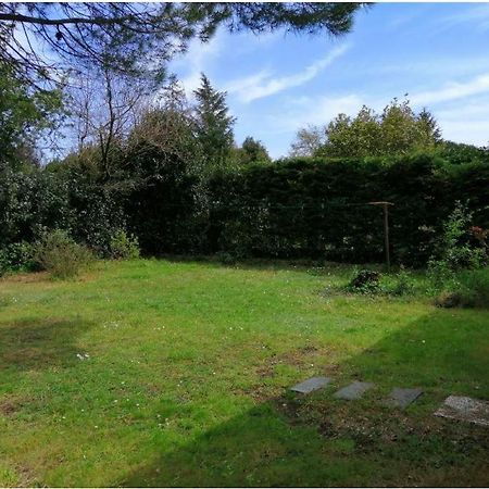 Emplacement De Toile De Tente Dans Jardin Cugand エクステリア 写真